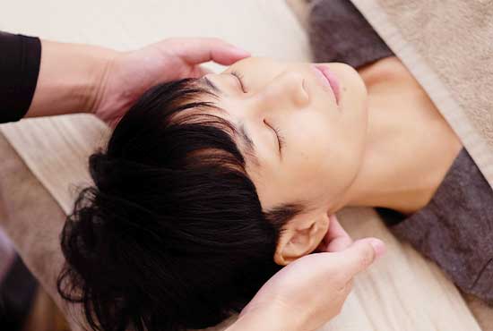 ゆがみの調整をしている様子