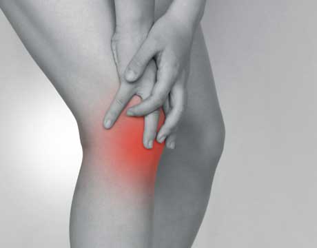 膝痛のイメージ白黒